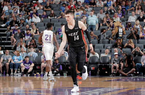 使得她在创 使得她在创