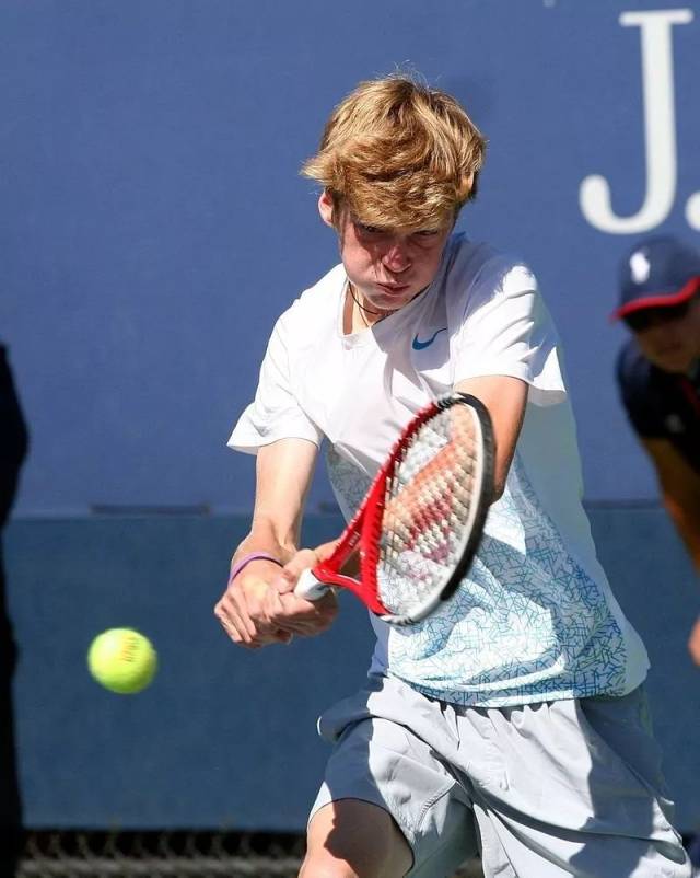 的双响出色 的双响出色