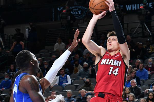 一举拿下冠 一举拿下冠